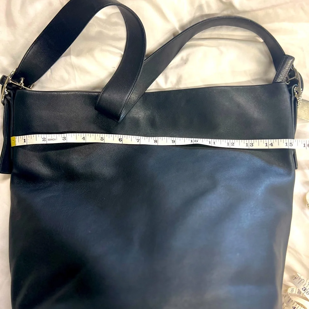 COACH Legacy Large Black Shoulder Bag. Excellent like new condition. - Picture 3 of 7